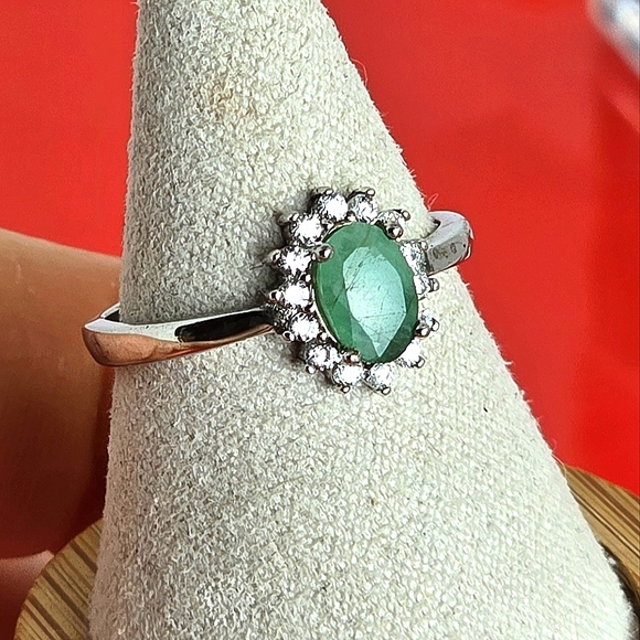 925 Sterling Silver Ring Sz 7 with Natural Oval Emerald 7x5 mm & CZ - Picture 4 of 8